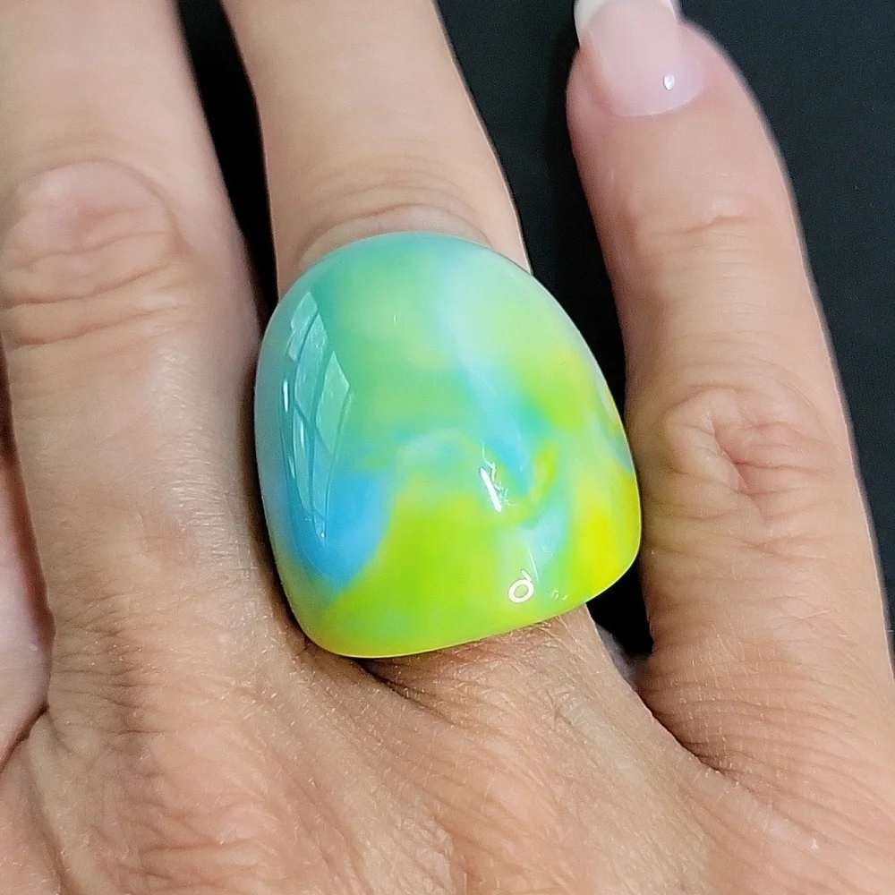 BLUE CITRON LIME SWIRL DOME STATEMENT RING